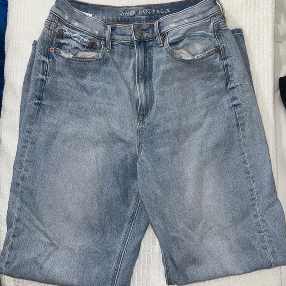 American Eagle Baggy Jeans - Light Wash - Size 8 - Picture 1 of 6